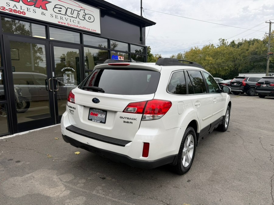 2013 Subaru Outback view 4
