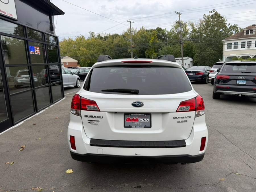 2013 Subaru Outback view 5
