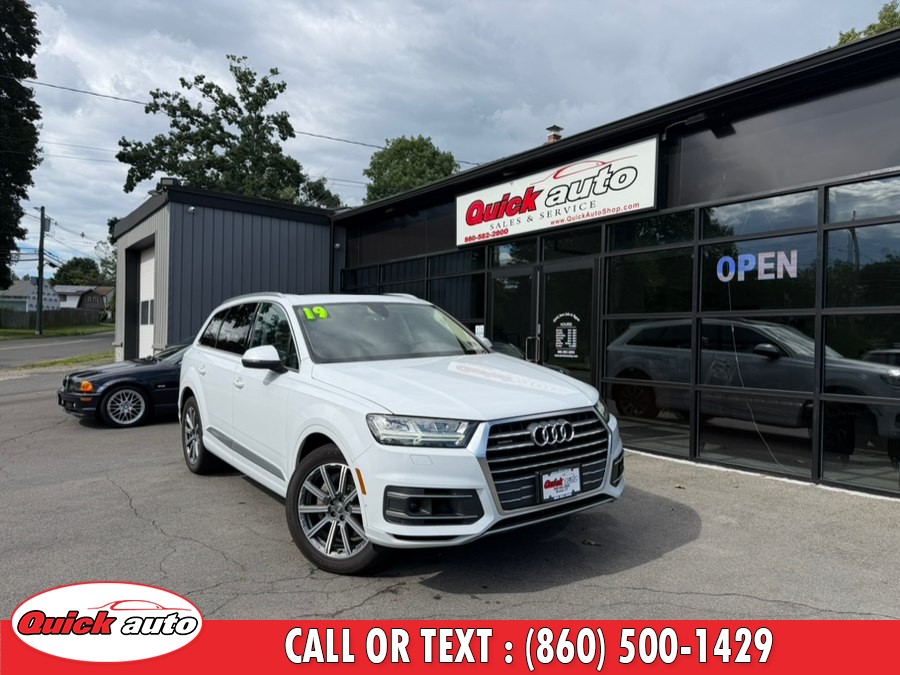 2019 Audi Q7 view 2