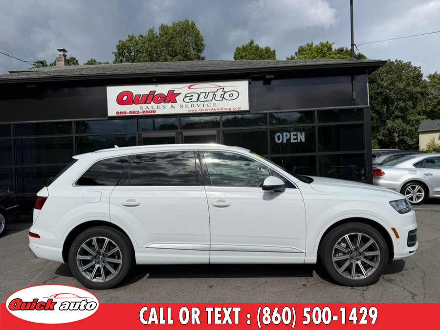 2019 Audi Q7 view 3