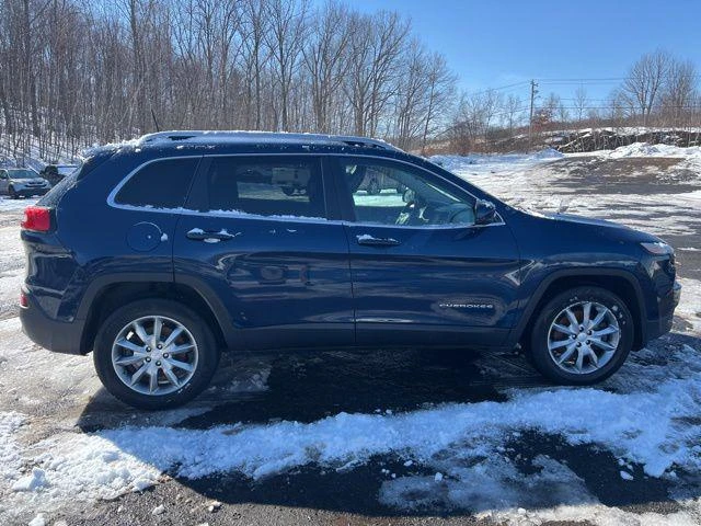 2018 Jeep Cherokee view 4