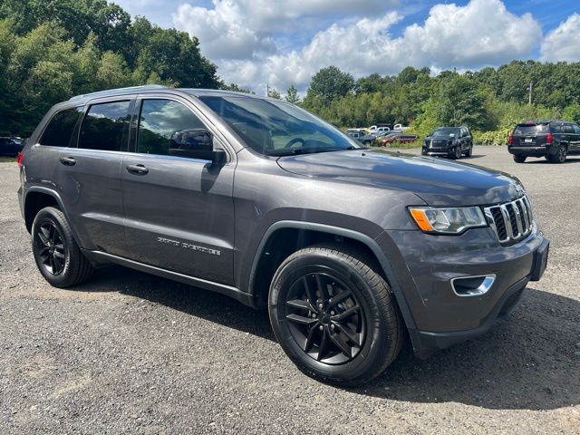 2018 Jeep Grand Cherokee view 3