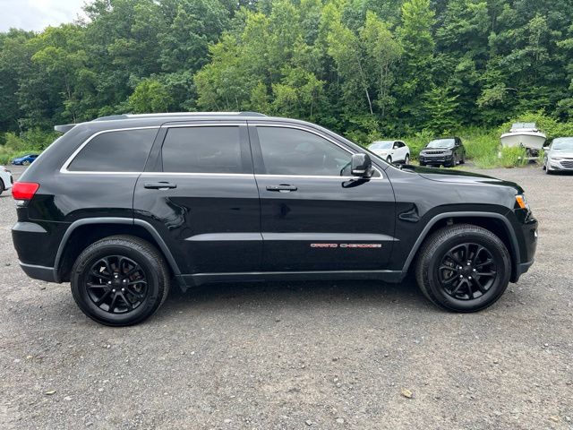 2017 Jeep Grand Cherokee view 4