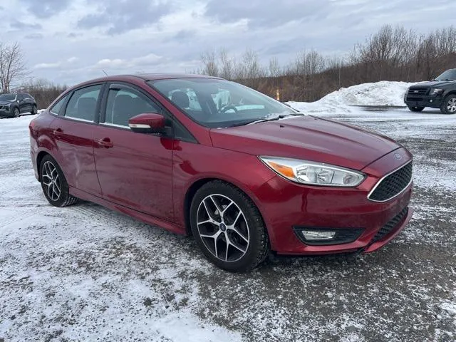 2016 Ford Focus view 3