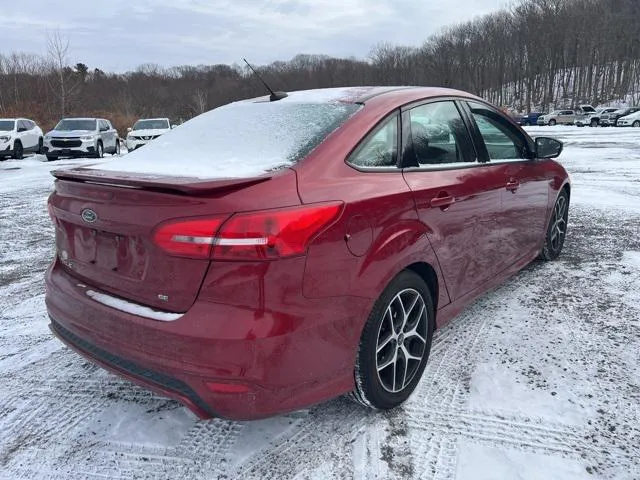 2016 Ford Focus view 5