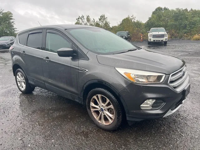 2017 Ford Escape view 3