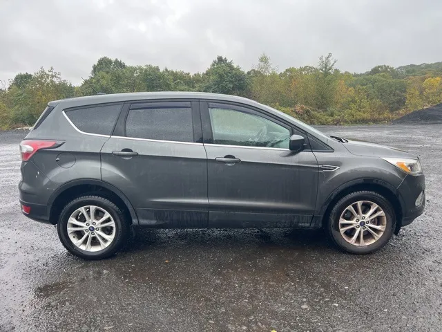 2017 Ford Escape view 4