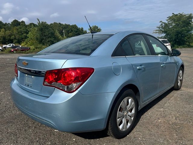 2012 Chevrolet Cruze view 5