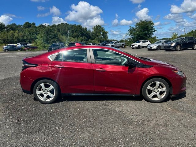 2018 Chevrolet Volt view 4