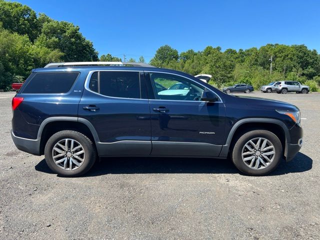 2017 GMC Acadia view 4