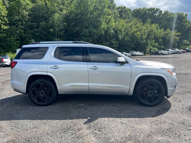2017 GMC Acadia view 4