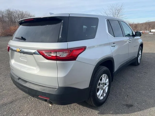 2020 Chevrolet Traverse view 5
