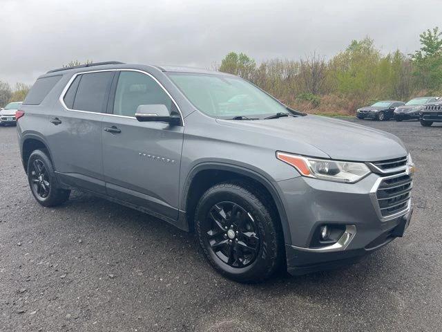 2019 Chevrolet Traverse view 3