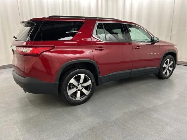 2019 Chevrolet Traverse view 4