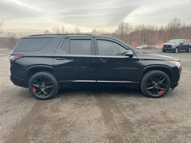 2020 Chevrolet Traverse view 4