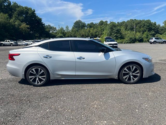 2017 Nissan Maxima view 4