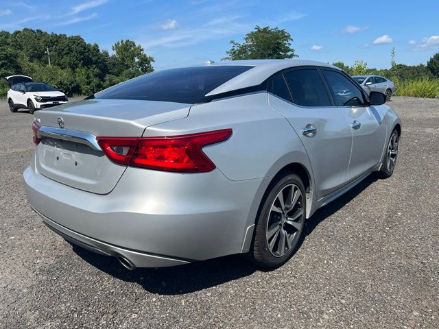 2017 Nissan Maxima view 5