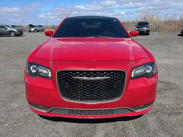 2017 Chrysler 300 view 2