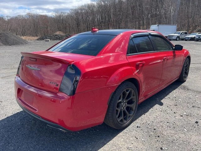 2017 Chrysler 300 view 5