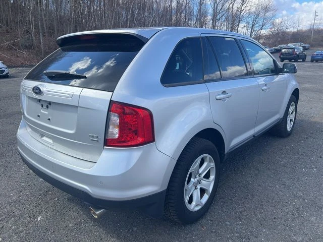 2014 Ford Edge view 5