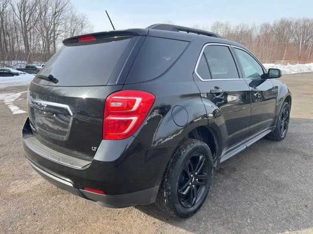 2017 Chevrolet Equinox view 5