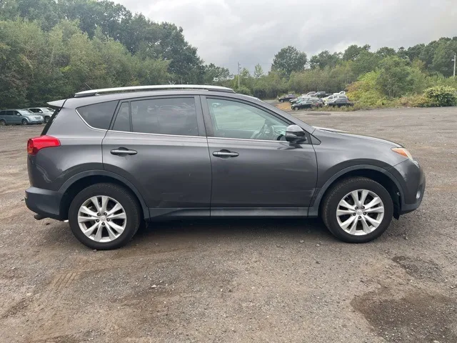 2015 Toyota RAV4 - Image 4