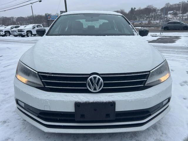 2016 Volkswagen Jetta view 2