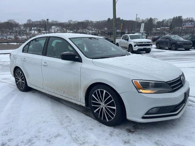 2016 Volkswagen Jetta view 3