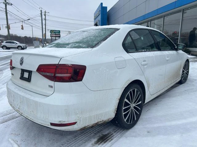 2016 Volkswagen Jetta view 5