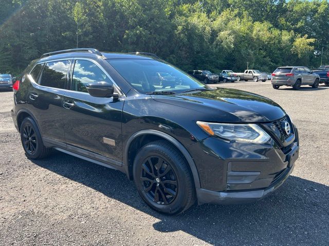 2017 Nissan Rogue view 3