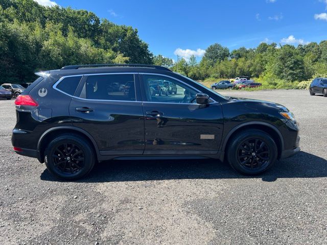 2017 Nissan Rogue view 4