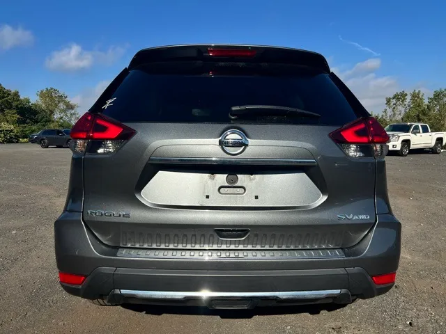 2017 Nissan Rogue view 5