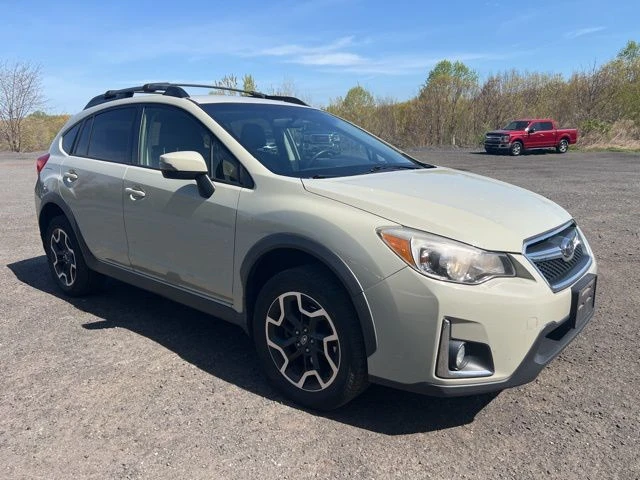 2016 Subaru Crosstrek view 3