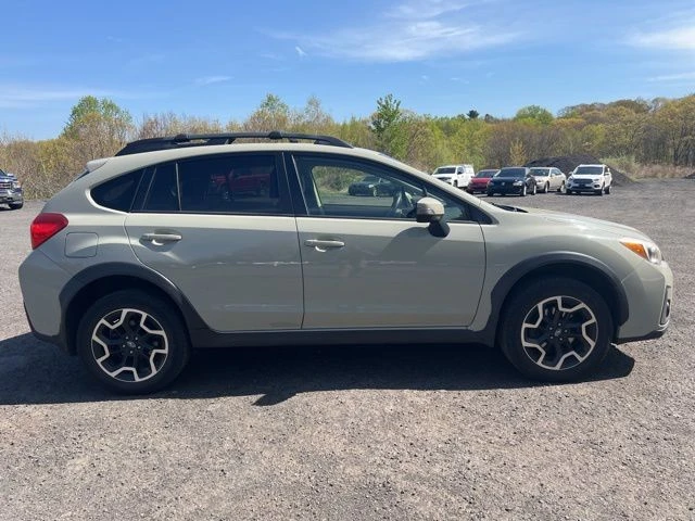 2016 Subaru Crosstrek view 4
