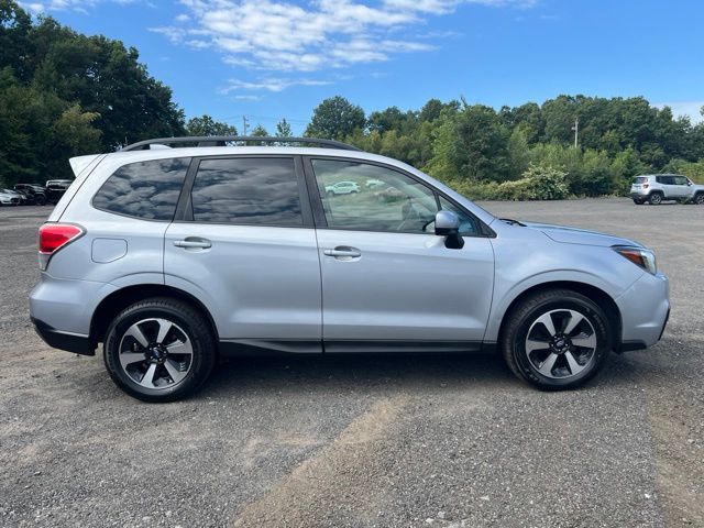 2017 Subaru Forester view 4