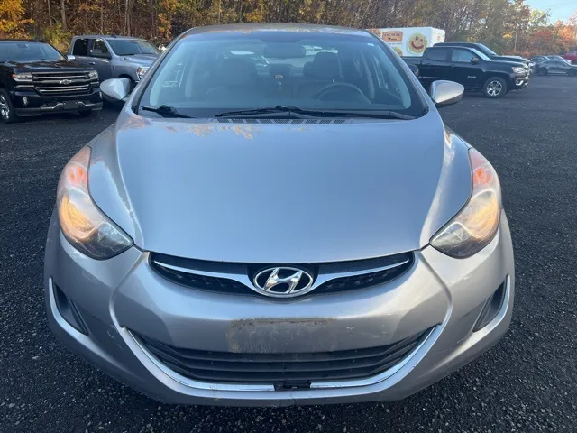 2011 Hyundai Elantra view 2