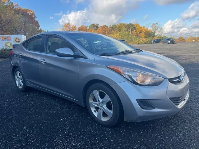 2011 Hyundai Elantra view 3