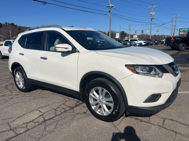 2016 Nissan Rogue view 3