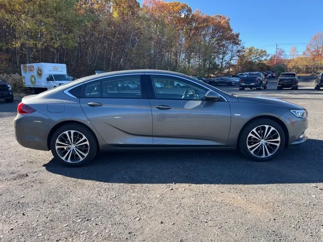 2018 Buick Regal view 4