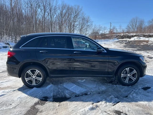 2017 Mercedes-Benz GLC view 4